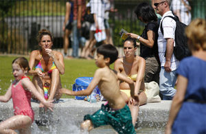 EL CALENTAMIENTO GLOBAL Y NUESTROS CUERPOS - Dr. José María Campos (Clemente) Ola_de_calor_en_Reino_Unido