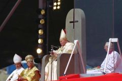 Le Souverain Pontife ??? Papecroixrenversee