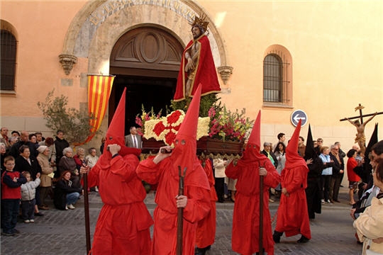 La mère des prostituées démasquée Procession-idole-perpignan