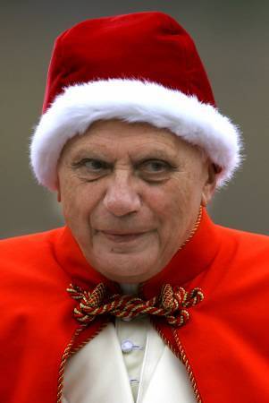 La mère des prostituées démasquée Ratzinger-pere-noel