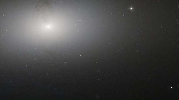 El telescopio Hubble fotografía a la 'galaxia polvorienta' en la Osa Mayor 31c2e4f8dd65d783de9327a8949bd28e_article