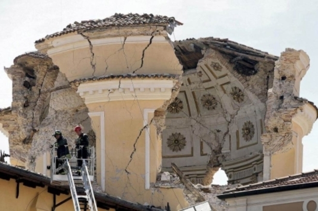 Un tribunal revoca la condena a seis años de cárcel a 7 funcionarios por no prever el terremoto de L'Aquila 14156960861026