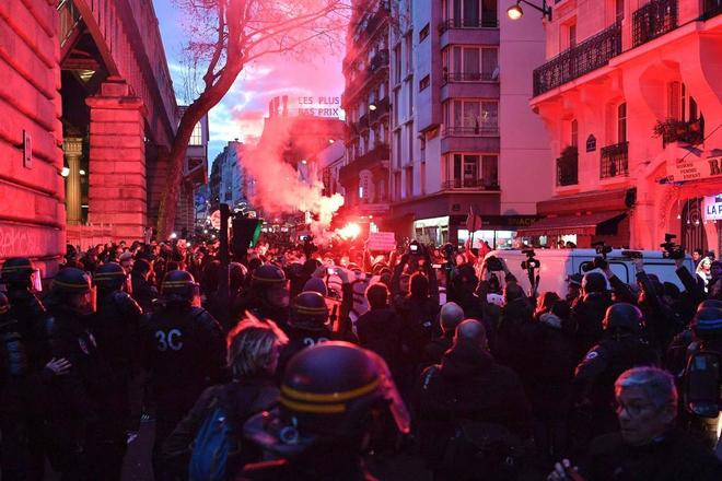 Francia: Una bomba de relojería en los suburbios [banlieue]. 14872054025199