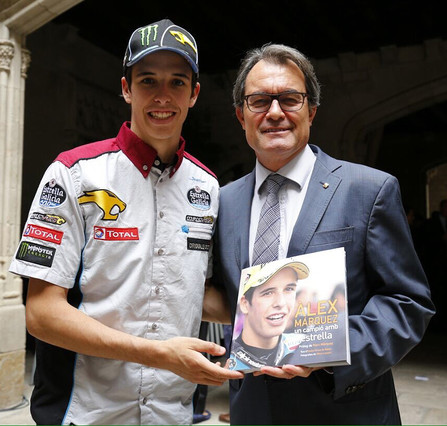 ¿Cuánto mide Àlex Márquez? Alex-marquez-hace-entrega-artur-mas-del-libro-que-glosa-primer-titulo-mundial-1433859598720