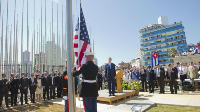 Capitalismo en Cuba, privatizaciones, economía estatal, inversiones de capital internacional. - Página 5 Bandera-estados-unidos-ondea-embajada-cuba-1439570574190