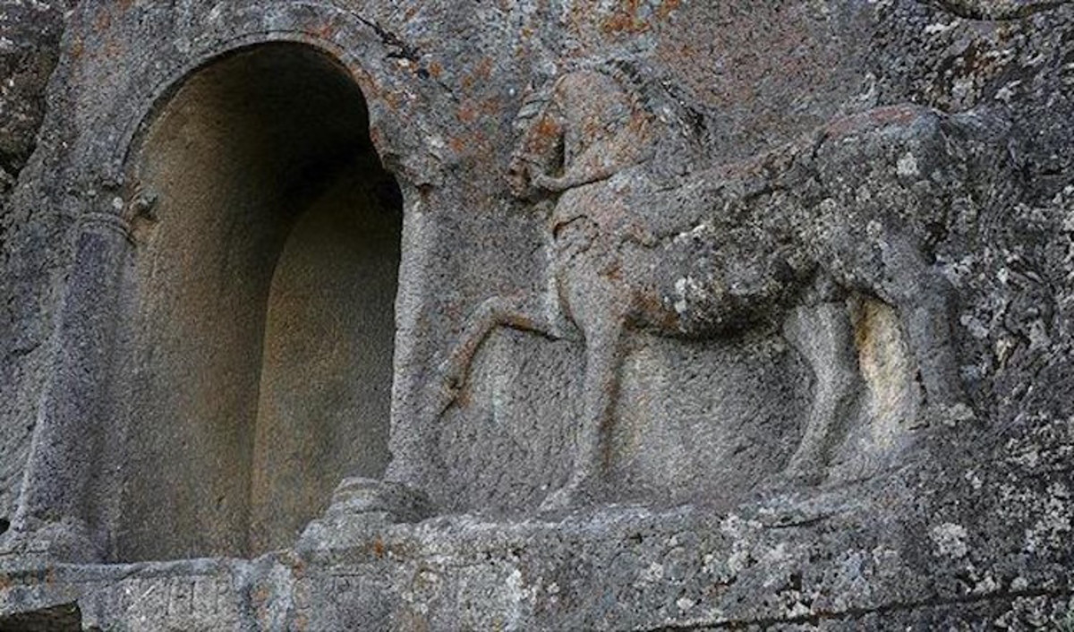 Hallado un reglamento de carreras de caballos de 2.000 años  Este-monumento-jinete-lukayanus-fue-encontrada-tablilla-del-reglamento-hipico-1462429986541