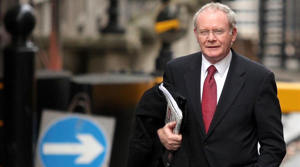 McGuinness: de "formidable terrorista" a "formidable pacificador" Martin-mcguinness-llega-downing-street-londres-octubre-del-2009-1490091095492