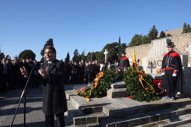 El sueldo de los mossos duplica a la policía nacional del estado - Página 2 1324883937063