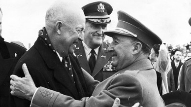 Rota y Morón, estratégicas para el Mediterráneo y África Francisco-franco-recibe-dwight-eisenhower-diciembre-1959-1467660081746