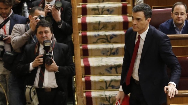 Pleno de Investidura de D. Pedro Sánchez Pérez-Castejón - Página 2 Pedro-sanchez-dispone-subir-tribuna-oradores-segundo-debate-investidura-1457114159379