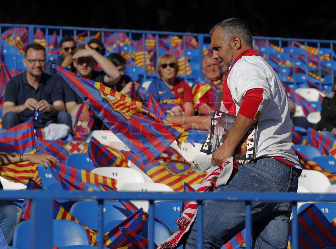 صور مباراة : برشلونة - اشبيلية 2-0 ( 22-05-2016 )  Aficiones-final-copa-1463940112935