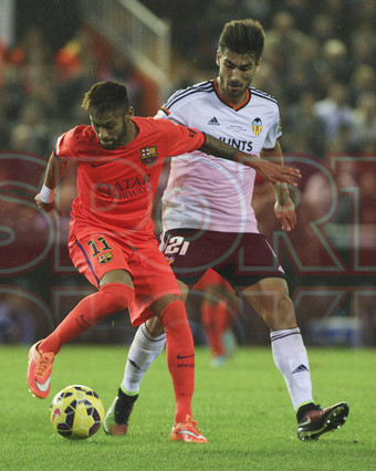 صور : مباراة فالنسيا - برشلونة 1-0 ( 30-11-2014 ) 1417387962546