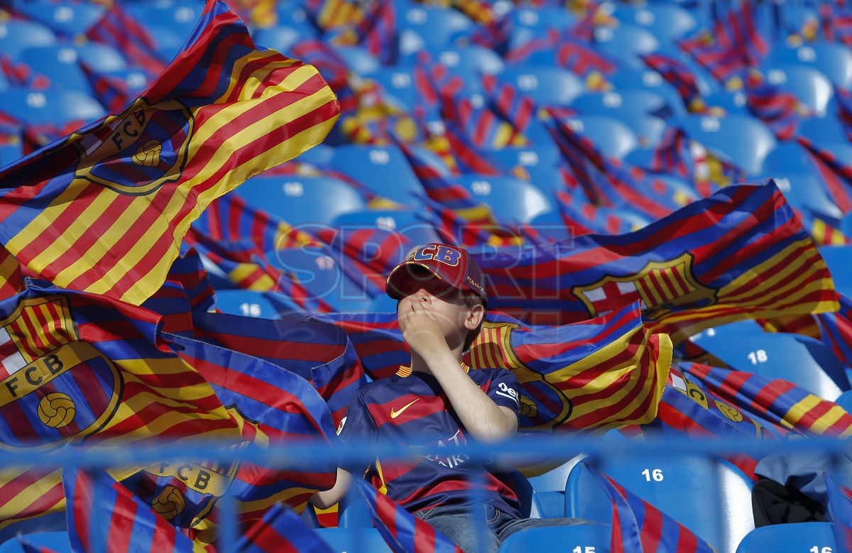 صور مباراة : برشلونة - اشبيلية 2-0 ( 22-05-2016 )  Aficiones-final-copa-1463940105856