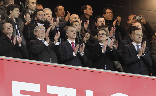 صور : لاعبو برشلونة يشاركون في مباراة بين الباسك وكتالونيا 1419802698319