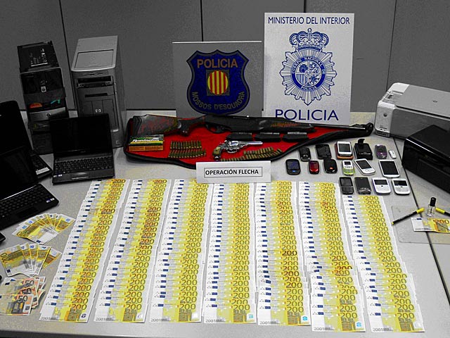  17 detenidos: Cae una red que distribuía billetes falsos de 200 euros por toda España 1357811796_0