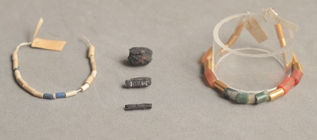 Los primeros collares egipcios fabricados con meteoritos 1376925623_0