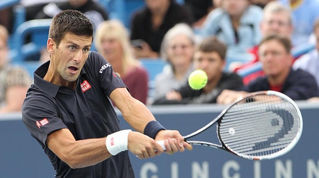 Djokovic sufre para ganar a Simon y Tsonga cae en primera ronda 1407923495_extras_noticia_foton_7_1