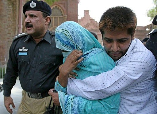 3 años de prisión en Pakistán a matrimonio de mujer y trans 1180352929_g_0