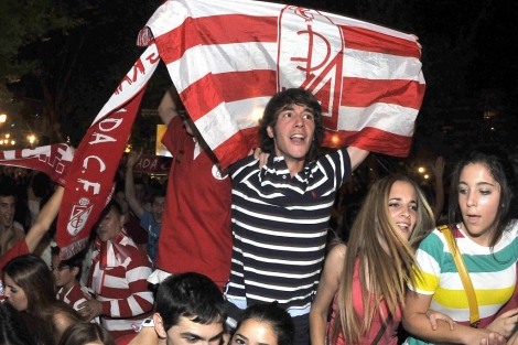 SEGUNDA | Vuelve tras 35 años Banderas de hace 40 años para celebrar el ascenso 1308437480_0