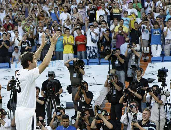 صور التقديم للاعب ريال مدريد الجديد ريكاردو كاكا البرازيلي الاسطورة الجديد لريال مدريد والبرازيل 1246390729_extras_albumes_3