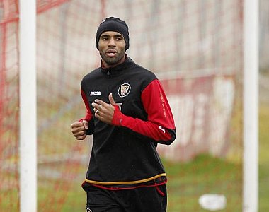 Kanouté se plantea dejar el Sevilla o retirarse... 1300801430_extras_portadilla_0