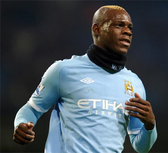 Man.City: Ballotelli investigado por lanzar dardos a canteranos 1301396933_0