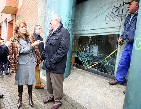 La Junta reforzará la vigilancia en su sede en Ponferrada tras la explosión 1262082252_0