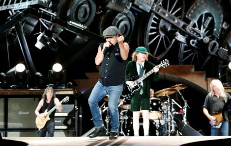 AC/DC - 2010 - Download Festival (buscando) 1269434556_0