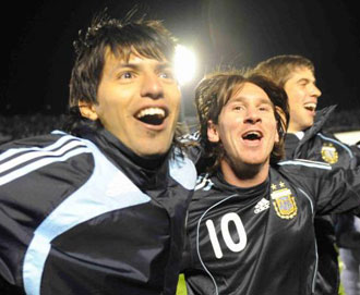 Quique y Forlán prefieren a Agüero antes que a Messi 1270634644_0