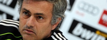 Mourinho: "No hay que olvidar la Liga, hay que olvidar la Copa" 1296905438_extras_portada_1