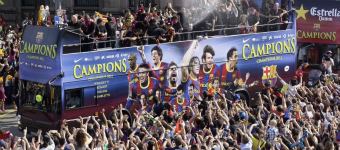 Barcelona se tiñe de azulgrana 1306698582_extras_portada_0