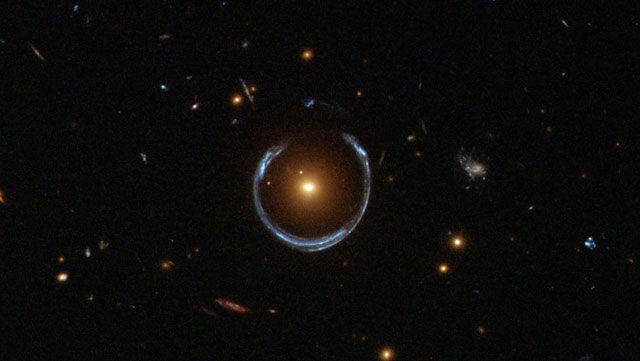 Un asombroso anillo de Einstein  1326738477_0