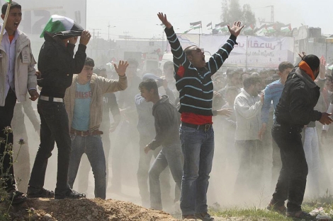 Choques entre manifestantes palestinos y soldados israelíes en la 'Marcha del Millón 1333110992_0