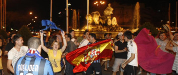 La eliminación del Barça se celebró en la Cibeles 1272490455_extras_portada_0