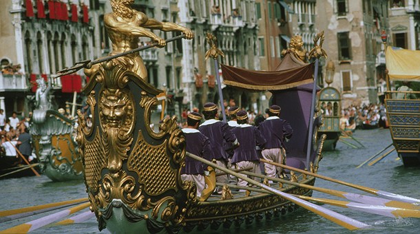 Carnavale : Concurso de Gondolas Gondola-veneciana