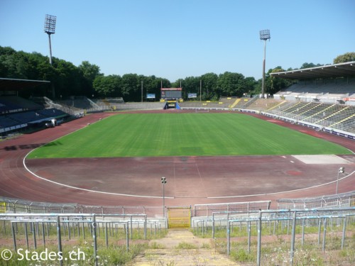  بعض الصورللملعب الذي سيحتضن مباراة الجزائر لكسمبورغ J2013_500x375
