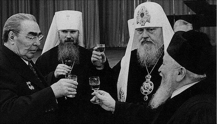 Crna Gora - Page 25 Leonid-Brezhnev-Metropolitan-Alexy-II-Patriarch-Pimen-and-Rabbi-Jakob-Fischman-celebrating-the-60th-anniversary-of-the-Communist-Revolution-of-1917