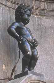 Au manneken pis Brussels_manneken-pis