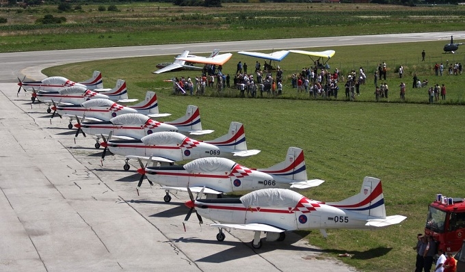 Hrvatska Vojska Aeromiting-20ciav-20vara-c5-bedin-20krila-20olujej_57165d300894b_680x400c