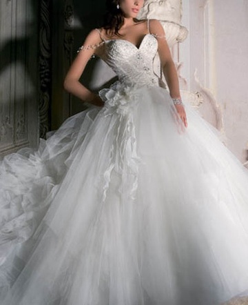 فساتين زفاف عالمية Eve-mrkzy-fashion-bride-145921