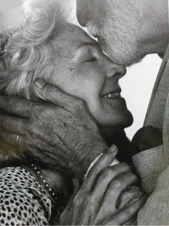 الحـــــب هــــــــو Old_couple_3413123