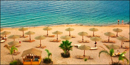 Sol, Arena y Mar Empty-beach-egypt
