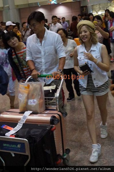 [PIC][25-07-2013]Sunny xuất hiện tại Đài Loan để ghi hình cho chương trình "Grandpa Over Flower" vào hôm nay 1374746409-3241146876_n