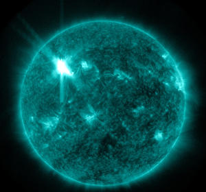 EL MAS COMPLETO SEGUIMIENTO del ESTADO del SOL , la MAGNETOSFERA y SUCESOS ASTRONÓMICOS en TIEMPO REAL..ABRIL 2012 Nº 1 - Página 20 20120307_010244_Solar%20Storm_Vahl_300