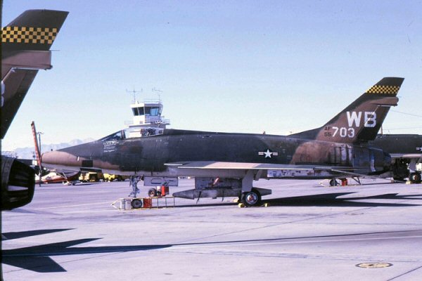 Recherche Photo F-100... F-100d_53703