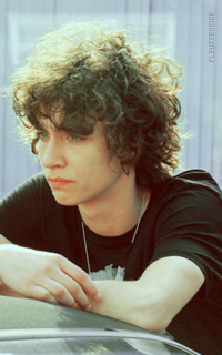 Robert Sheehan A_sheehan01