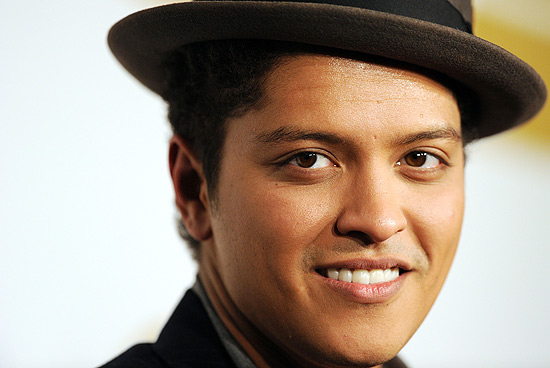 Cantor Bruno Mars evita prisão por posse de cocaína 10363508