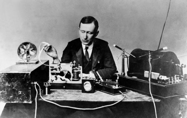 IN RADIO CONTACT WITH MARS Guglielmo_Marconi_1901_wireless_signal