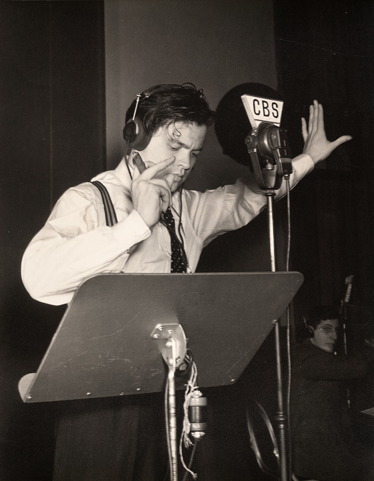 IN RADIO CONTACT WITH MARS Orson-Welles-War-of-the-Worlds