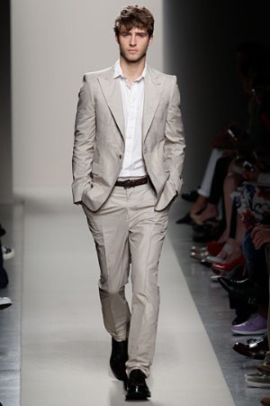 Облекло  за  масовото Bottega-Veneta-spring-2011-collection-mens-suits4